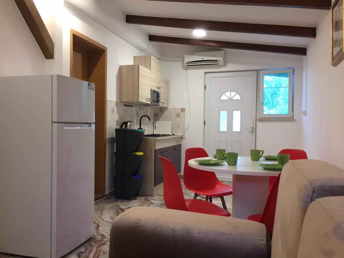 One-Bedroom Apartment, Wifi, Airco, Parking, Washing Machine, Grill Medulin Exterior photo